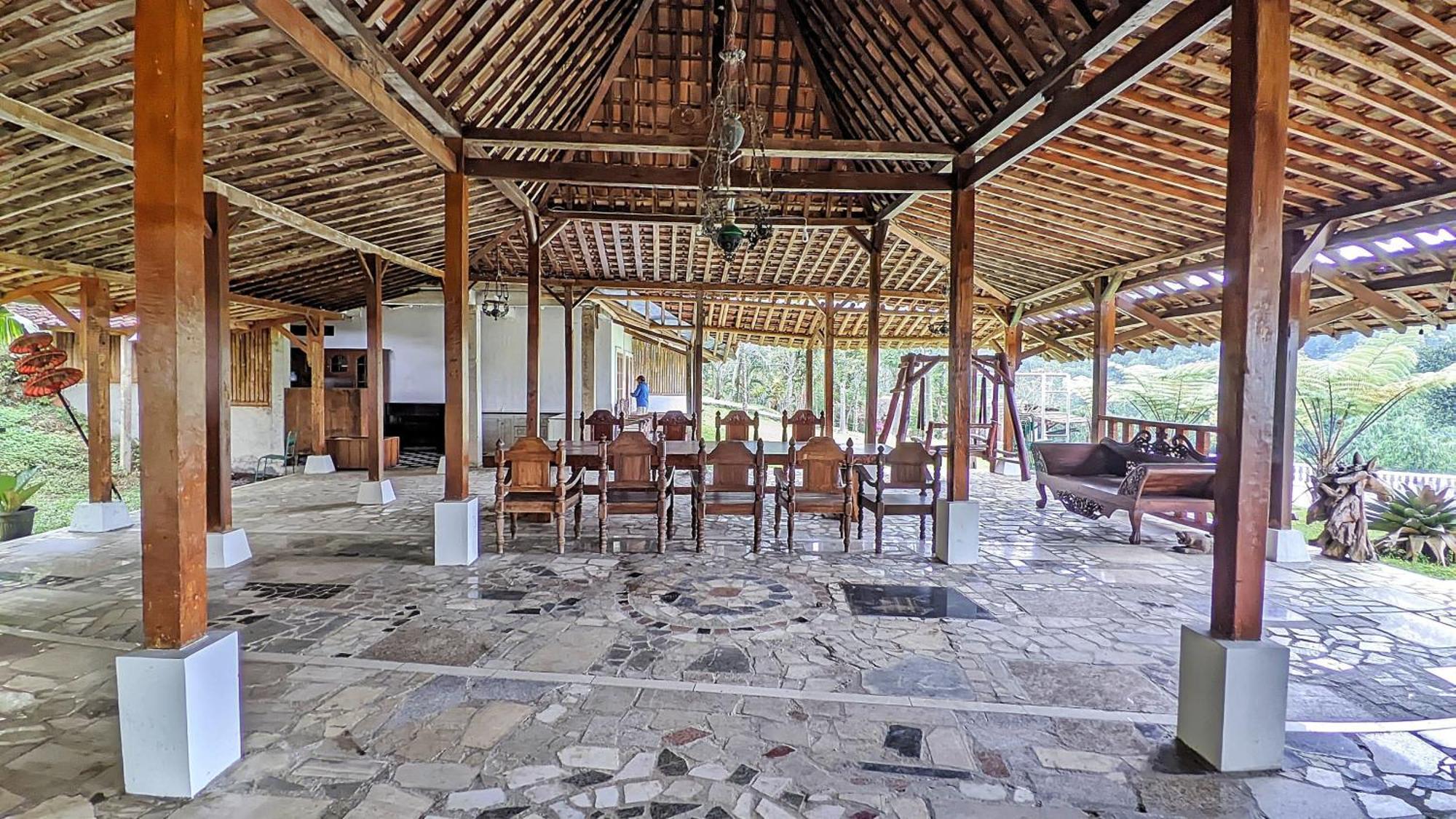 Omah Trasan Pangrango Hotel